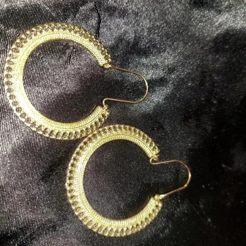 Gold tone hoop earrings